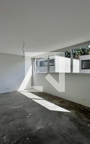 Casa à venda com 712m², 4 quartos e 4 vagas Casa à venda com 712m², 4 quartos e 4 vagasSala Íntima