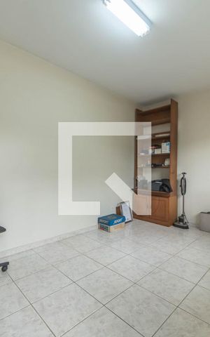 Casa à venda com 240m², 3 quartos e 3 vagas Casa à venda com 240m², 3 quartos e 3 vagasEdícula