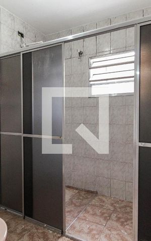 Casa à venda com 180m², 4 quartos e 2 vagasBanheiro da Suíte