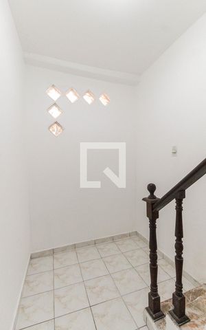 Casa à venda com 180m², 4 quartos e 2 vagasEscada