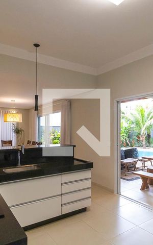 Casa de condomínio à venda com 322m², 4 quartos e 4 vagas Casa de condomínio à venda com 322m², 4 quartos e 4 vagasCozinha