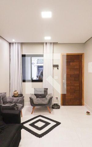 Casa à venda com 117m², 3 quartos e 2 vagas Casa à venda com 117m², 3 quartos e 2 vagasSala