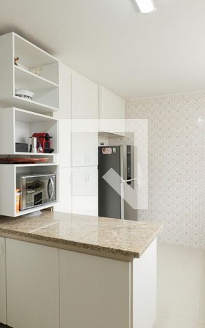 Casa à venda com 300m², 3 quartos e 4 vagas Casa à venda com 300m², 3 quartos e 4 vagasCozinha