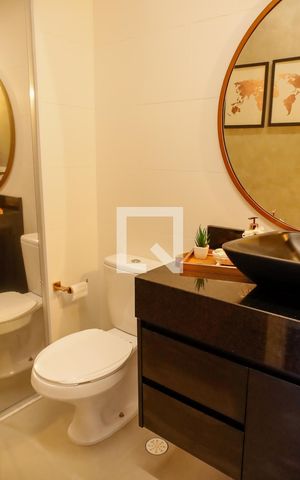 Apartamento à venda com 62m², 2 quartos e 1 vaga Apartamento à venda com 62m², 2 quartos e 1 vagaBanheiro
