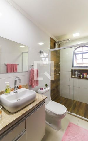 Casa à venda com 220m², 3 quartos e 1 vaga Casa à venda com 220m², 3 quartos e 1 vagaBanheiro Social