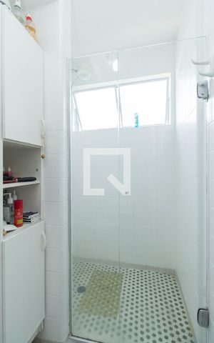 Apartamento à venda com 74m², 2 quartos e 1 vaga Apartamento à venda com 74m², 2 quartos e 1 vagaBanheiro