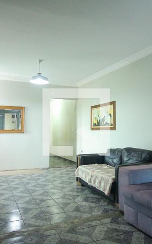 Casa à venda com 360m², 5 quartos e 4 vagas Casa à venda com 360m², 5 quartos e 4 vagasSala