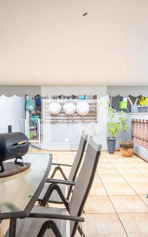 Casa à venda com 238m², 3 quartos e 2 vagas Casa à venda com 238m², 3 quartos e 2 vagasSalão de Festas