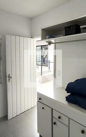 Casa à venda com 725m², 4 quartos e 4 vagas Casa à venda com 725m², 4 quartos e 4 vagasÁrea de Serviço