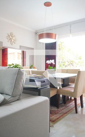 Casa para alugar com 250m², 3 quartos e 3 vagasSala