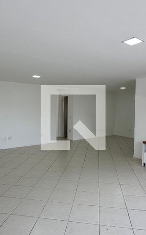 Apartamento à venda com 250m², 5 quartos e 2 vagas Apartamento à venda com 250m², 5 quartos e 2 vagasSala