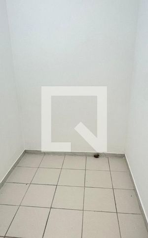 Apartamento à venda com 250m², 5 quartos e 2 vagas Apartamento à venda com 250m², 5 quartos e 2 vagasQuarto de Serviço