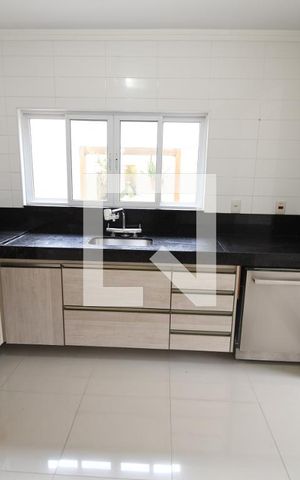 Casa de condomínio à venda com 480m², 4 quartos e 4 vagasCozinha