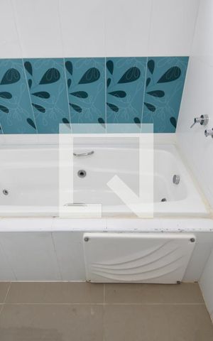 Casa de condomínio à venda com 480m², 4 quartos e 4 vagasBanheiro 1