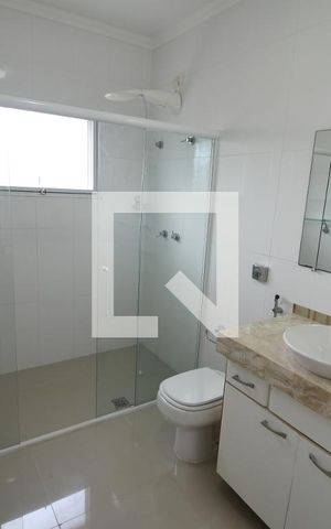 Casa de condomínio à venda com 480m², 4 quartos e 4 vagasBanheiro 2