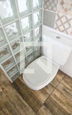 Casa de condomínio à venda com 480m², 4 quartos e 4 vagasBanheiro de serviço