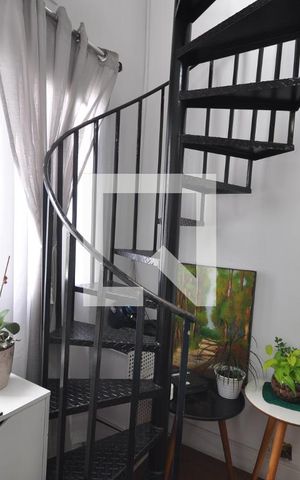 Apartamento à venda com 140m², 2 quartos e 1 vagaEscada de acesso à cobertura