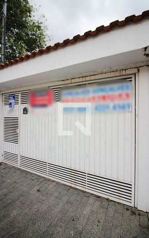 Casa à venda com 185m², 4 quartos e 2 vagasFachada