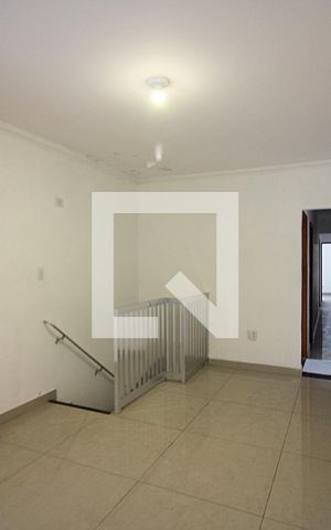 Casa à venda com 185m², 4 quartos e 2 vagasSala