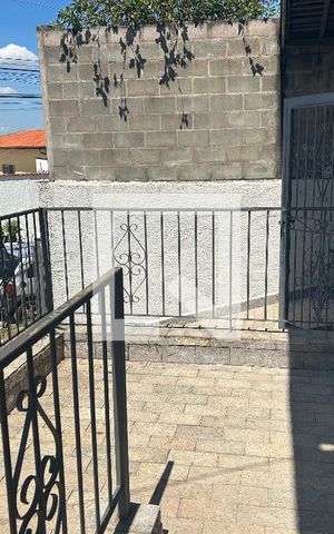 Casa à venda com 180m², 3 quartos e 3 vagasÁrea da frente e garagem