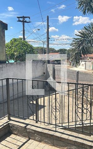 Casa à venda com 180m², 3 quartos e 3 vagasÁrea da frente e garagem