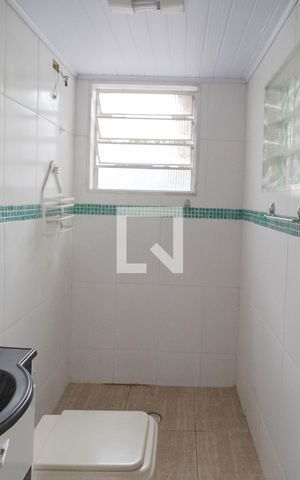 Casa à venda com 150m², 3 quartos e 2 vagas Casa à venda com 150m², 3 quartos e 2 vagasBanheiro