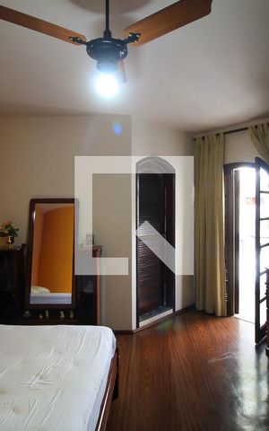 Casa à venda com 299m², 3 quartos e 4 vagas Casa à venda com 299m², 3 quartos e 4 vagasQuarto Suíte