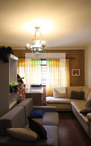 Casa à venda com 299m², 3 quartos e 4 vagas Casa à venda com 299m², 3 quartos e 4 vagasSala