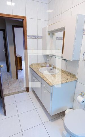 Casa de condomínio à venda com 365m², 3 quartos e 4 vagas Casa de condomínio à venda com 365m², 3 quartos e 4 vagasBanheiro Social