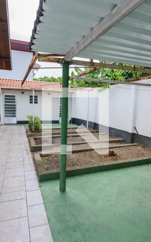 Casa de condomínio à venda com 365m², 3 quartos e 4 vagas Casa de condomínio à venda com 365m², 3 quartos e 4 vagasQuintal - Horta