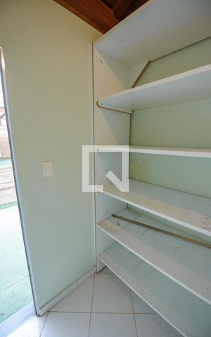 Casa de condomínio à venda com 365m², 3 quartos e 4 vagas Casa de condomínio à venda com 365m², 3 quartos e 4 vagasDespensa