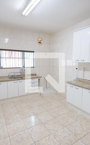 Casa de condomínio à venda com 365m², 3 quartos e 4 vagas Casa de condomínio à venda com 365m², 3 quartos e 4 vagasCozinha