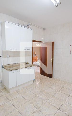 Casa de condomínio à venda com 365m², 3 quartos e 4 vagas Casa de condomínio à venda com 365m², 3 quartos e 4 vagasCozinha