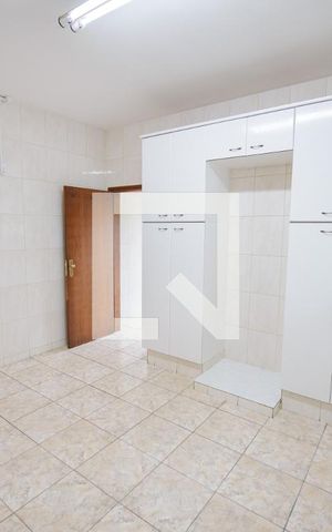 Casa de condomínio à venda com 365m², 3 quartos e 4 vagas Casa de condomínio à venda com 365m², 3 quartos e 4 vagasCozinha