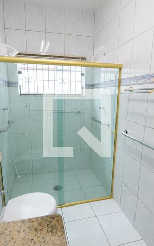 Casa de condomínio à venda com 365m², 3 quartos e 4 vagas Casa de condomínio à venda com 365m², 3 quartos e 4 vagasBanheiro da Suíte