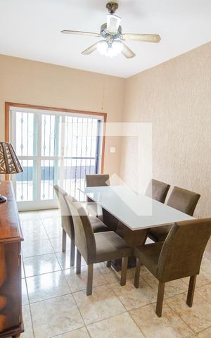 Casa de condomínio à venda com 365m², 3 quartos e 4 vagas Casa de condomínio à venda com 365m², 3 quartos e 4 vagasSala de Jantar
