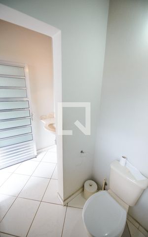 Casa de condomínio à venda com 365m², 3 quartos e 4 vagas Casa de condomínio à venda com 365m², 3 quartos e 4 vagasBanheiro de serviço