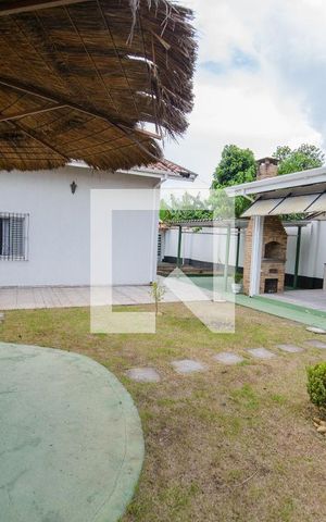 Casa de condomínio à venda com 365m², 3 quartos e 4 vagas Casa de condomínio à venda com 365m², 3 quartos e 4 vagasQuintal - Quiosque