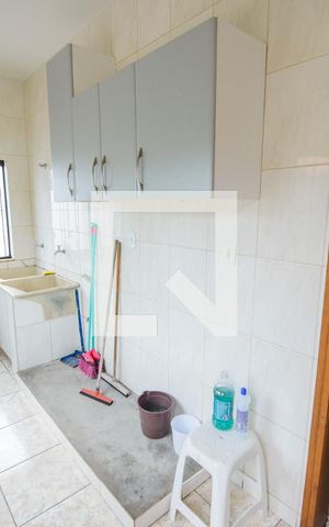 Casa de condomínio à venda com 365m², 3 quartos e 4 vagas Casa de condomínio à venda com 365m², 3 quartos e 4 vagasÁrea de Serviço