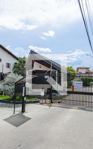 Casa de condomínio à venda com 365m², 3 quartos e 4 vagas Casa de condomínio à venda com 365m², 3 quartos e 4 vagasFachada do condomínio