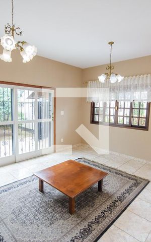 Casa de condomínio à venda com 365m², 3 quartos e 4 vagas Casa de condomínio à venda com 365m², 3 quartos e 4 vagasSala