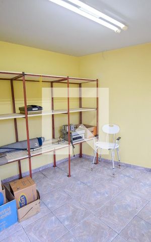 Casa de condomínio à venda com 365m², 3 quartos e 4 vagas Casa de condomínio à venda com 365m², 3 quartos e 4 vagasQuarto de Serviço