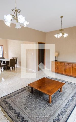 Casa de condomínio à venda com 365m², 3 quartos e 4 vagas Casa de condomínio à venda com 365m², 3 quartos e 4 vagasSala