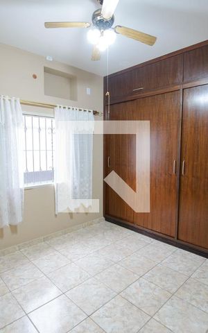 Casa de condomínio à venda com 365m², 3 quartos e 4 vagas Casa de condomínio à venda com 365m², 3 quartos e 4 vagasQuarto 2