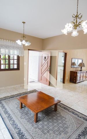 Casa de condomínio à venda com 365m², 3 quartos e 4 vagas Casa de condomínio à venda com 365m², 3 quartos e 4 vagasSala