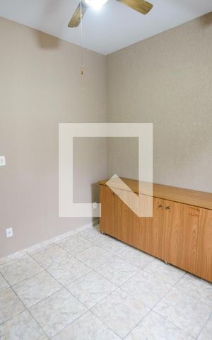 Casa de condomínio à venda com 365m², 3 quartos e 4 vagas Casa de condomínio à venda com 365m², 3 quartos e 4 vagasQuarto 1
