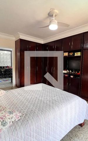 Casa de condomínio à venda com 340m², 5 quartos e 5 vagas Casa de condomínio à venda com 340m², 5 quartos e 5 vagasSuite 01