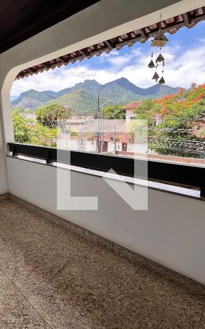 Casa de condomínio à venda com 340m², 5 quartos e 5 vagas Casa de condomínio à venda com 340m², 5 quartos e 5 vagasVaranda - Sala
