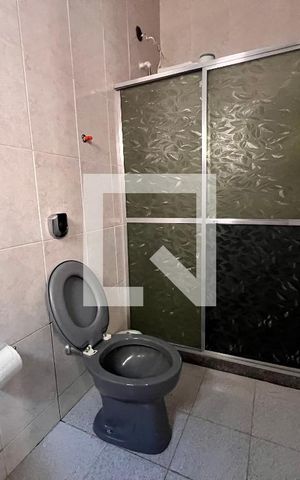 Casa de condomínio à venda com 340m², 5 quartos e 5 vagas Casa de condomínio à venda com 340m², 5 quartos e 5 vagasBanheiro serviço