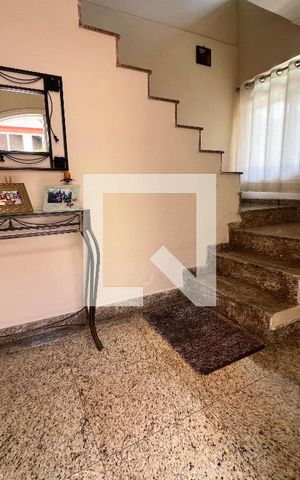 Casa de condomínio à venda com 340m², 5 quartos e 5 vagas Casa de condomínio à venda com 340m², 5 quartos e 5 vagasHall de entrada